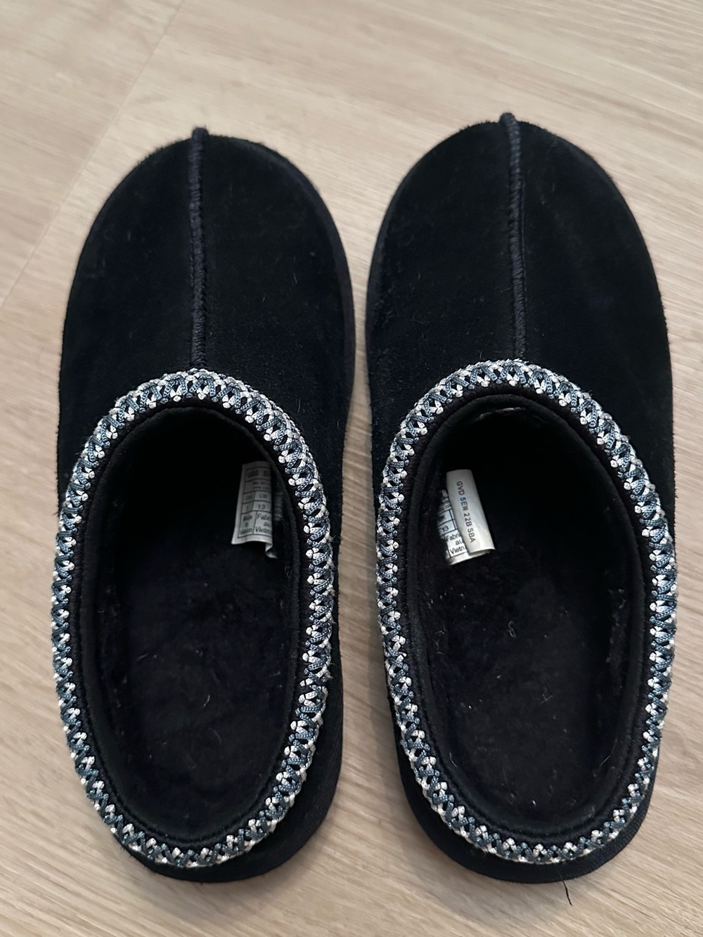 UGG - Picture 9 of 10
